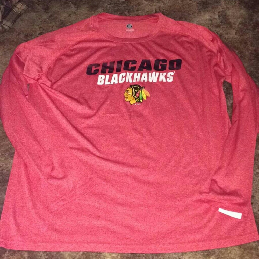 Mens xl long sleeve blackhawks shirt